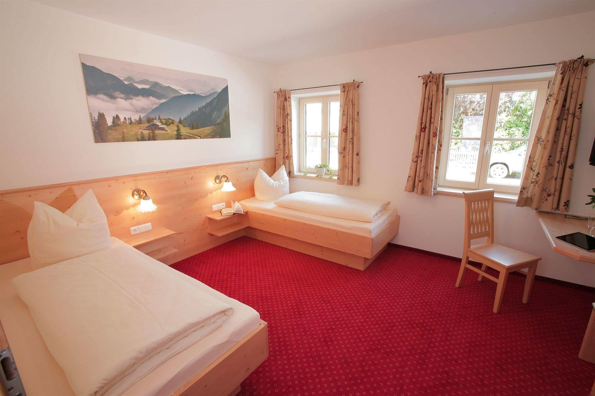 Pension Schweizerhaus Garni Weyarn Exterior photo